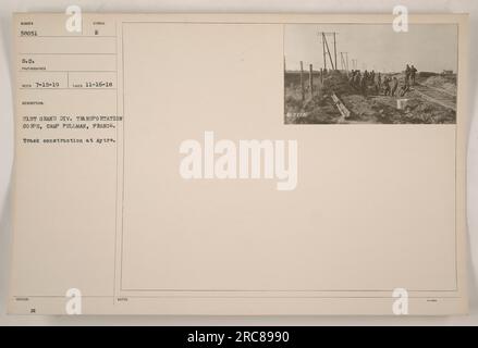 Gleisbau in Aytre in Frankreich durch das 21. Grand Division Transportation Corps, Camp Pullman. Das Foto wurde am 15. Juli 1919 mit dem entsprechenden Symbol 18SUED aufgenommen. In der Notiz wird erwähnt, dass das Foto auch als 4058051 LA protokolliert wurde. Stockfoto