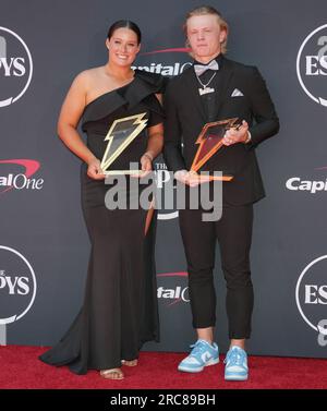 (L-R) Ava Brown und Max Clark treffen am Mittwoch, den 12. Juli 2023, bei den ESPY Awards 2023 im Dolby Theatre in Hollywood, Kalifornien, ein. (Foto: Sthanlee B. Mirador/Sipa USA) Stockfoto