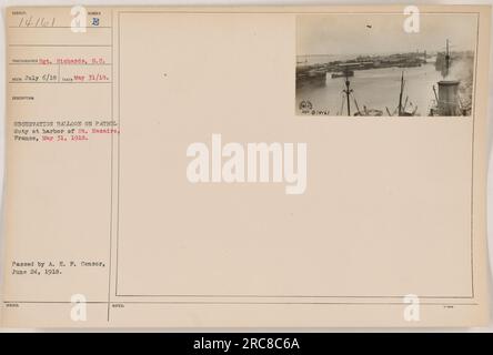 Ein Beobachtungsballon auf Patrouillendienst im Hafen von St. Nasaire, Frankreich, am 31. Mai 1918. Dieses Foto wurde von Sergeant Richards, S.C. aufgenommen und am 24. Juni 1918 vom A. E. F. Censor übergeben. Das Bild ist Teil der Sammlung Aviation - StillPixFindingAid, Beschreibung Nr. E, und wird unter den Anmerkungen 28 herausgegeben. (Hinweis: Der angegebene Titel leitet sich von den Informationen in der Beschreibung ab und ist sachlich und nicht kreativ.) Stockfoto