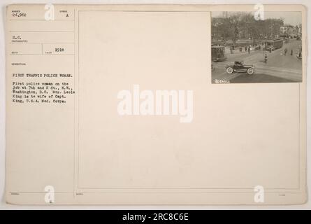 1918: Frau Leola King, Ehefrau von Captain King der U.S.A.-Med. Corps war die erste Verkehrspolizistin in Washington D.C. Sie wird hier im Dienst gesehen, an der Kreuzung von 7. und K St., N.W. auf einem Foto des Fotografen Reco. Hinweise weisen darauf hin, dass die Bildnummer 24.962 ist. Stockfoto