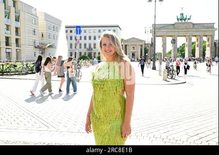 Dascha Carriero bei der Anja Gockel Fashion Show 'Air' auf der Berliner Fashion Week Frühling/Sommer 2024 im Hotel Adlon Kempinski. Berlin, 12.07.2023 Stockfoto