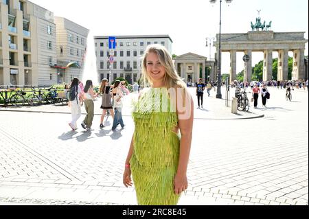 Dascha Carriero bei der Anja Gockel Fashion Show 'Air' auf der Berliner Fashion Week Frühling/Sommer 2024 im Hotel Adlon Kempinski. Berlin, 12.07.2023 Stockfoto