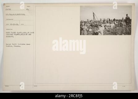 West Point Klasse, 1921, Besuch in Europa während des Ersten Weltkriegs. Major Busby hält eine Vorlesung in der Nähe von Verdun, Frankreich. Dieses Foto wurde von Lieutenant Colonel G.R. gemacht Harrison am 13. Dezember 1919. Das Bild wird mit dem Symbol „BU“ beschrieben und enthält die Überschrift „West Point Class, 1921, on Tour through France, Belgium and Germany“. Stockfoto