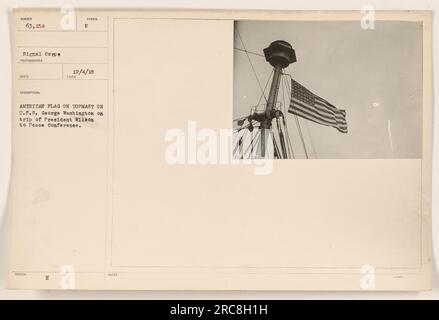 Die amerikanische Flagge ist gut sichtbar auf dem Mast der U.S.S. angebracht George Washington während Präsident Wilsons Reise zur Friedenskonferenz. Die Flagge symbolisiert die Beteiligung und Führung der Nation an der Suche nach globalem Frieden im Ersten Weltkrieg Stockfoto