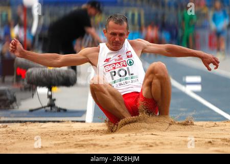 Chorzow, Polen. 23. Juni 2023: Adrian Swiderski aus Polen tritt im Slaski-Stadion in Chorzow, Polen, bei den Athletik-Meisterschaften der europäischen Teams, den Europaspielen, am 4. Tag des Triple Jump für Männer an. 23. Juni 2023. (Foto: Nikola Krstic/Alamy) Stockfoto