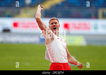 Chorzow, Polen. 23. Juni 2023: Piotr Lisek aus Polen reagiert im Männerposten-Gewölbe während der Leichtathletik-Meisterschaften der europäischen Teams, der Europameisterschaften – Tag 4 im Slaski-Stadion in Chorzow, Polen. 23. Juni 2023. (Foto: Nikola Krstic/Alamy) Stockfoto