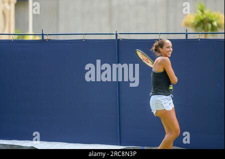 Madison Keys (USA) auf den Übungsplätzen, bevor sie am zweiten Tag des Rothesay International, am 27. Juni in Devonshire Park, Eastbourne, Großbritannien, spielen Stockfoto