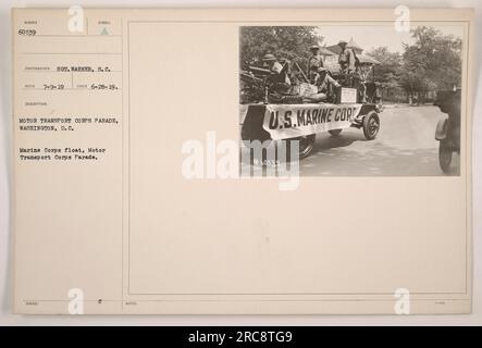 Die Auto Transport Corps Parade in Washington, D.C., am 28. Juni 1919. Dieses Foto, aufgenommen von Sergeant Warner, S.C., zeigt einen Marine Corps Floß, der an der Parade teilnimmt. Der Floß hat die Nummer 60539 und ist Teil der Motor Transport Corps Parade in Washington, D.C. Stockfoto