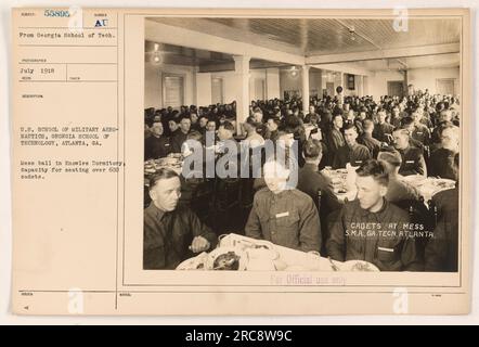 Kasino in Knowles Dormitory in den USA Schule für Militärluftfahrt, Georgia School of Technology in Atlanta, GA. Der Speisesaal bietet Platz für über 600 Kadetten. Dieses Foto wurde im Juli 1918 von einem Fotografen der Georgia School of Tech aufgenommen. Stockfoto