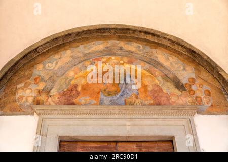 Florenz, Italien - 5. April 2022: Ospedale degli Innocenti, Krankenhaus der Innocents ist ein historisches Gebäude, in dem derzeit die UNICEF Innocenti Re untergebracht ist Stockfoto