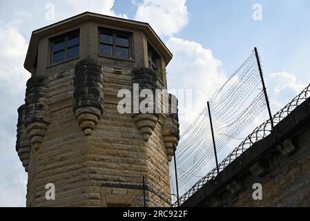 Einer der Eckwachtürme des Old Joliet Prison, das 1858 eröffnet und 2002 geschlossen wurde und im Film Blues Brothers zu sehen war. Stockfoto