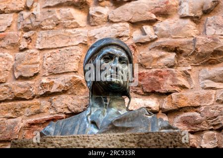 Florenz, Italien - 6. April 2022: Das Haus des Dante-Museums ist ein Haus am Geburtsort von Dante, mit Ausstellungen über seine Arbeit und sein Leben in Florenz Stockfoto