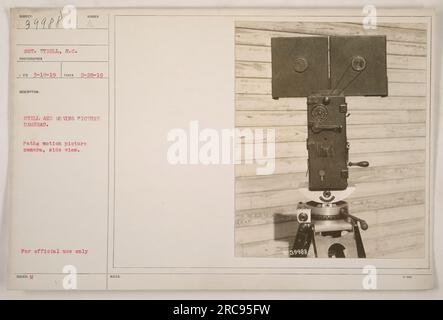 Eine Pathe-Filmkamera wird in Seitenansicht fotografiert. Das Bild wurde am 28. Februar 1919 aufgenommen. Die Kamera wurde sowohl für Standbilder als auch für bewegte Bilder verwendet. Die Beschreibungsnummer lautet 39988 und wurde nur für offizielle Zwecke verwendet. Der Fotograf war Sergeant Ty Rell vom Signalkorps. Stockfoto