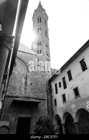 Die Abtei Badia Fiorentina und die Kirche beherbergen nun die Klostergemeinden von Jerusalem an der Via del Proconsolo, Florenz, Italien. Stockfoto