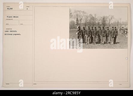 Armeeausstellung bei einem Militärwettbewerb im Ersten Weltkrieg. Das Foto wurde vom Fotografen Reco des Signalkorps aufgenommen und zeigt das Ereignis. Die Ausstellung zeigt verschiedene Technologien und Ausrüstungen, die von der Armee während des Krieges verwendet wurden. Stockfoto