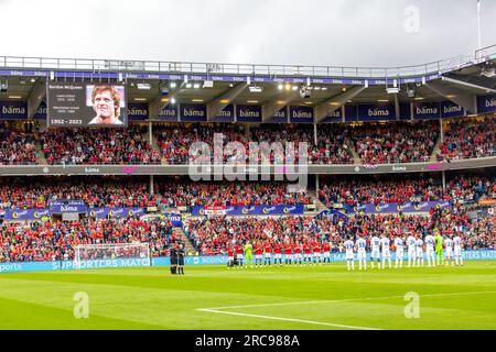 Oslo, Norwegen, 12. Juli 2023. Einen Moment Applaus für Gordon McQueen vor dem Spiel zwischen Manchester United und Leeds United im Ullevål-Stadion in Oslo. Kredit: Frode Arnesen/Alamy Live News Stockfoto