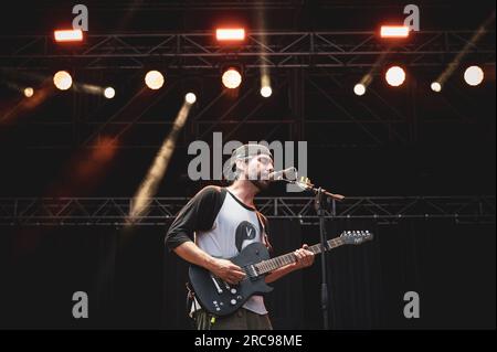 TORINO, STUPINIGI SONIC PARK FESTIVAL 2023, ITALIEN: Adriano Viterbini, Sänger und Gitarrist des italienischen Duo Bud Spencer Blues Explosion (auch bekannt als BSBE), Live-Aufführung beim Stupinigi Sonic Park Festival, Eröffnung für Placebo. Stockfoto