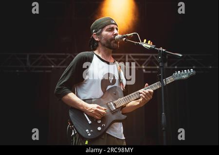 TORINO, STUPINIGI SONIC PARK FESTIVAL 2023, ITALIEN: Adriano Viterbini, Sänger und Gitarrist des italienischen Duo Bud Spencer Blues Explosion (auch bekannt als BSBE), Live-Aufführung beim Stupinigi Sonic Park Festival, Eröffnung für Placebo. Stockfoto