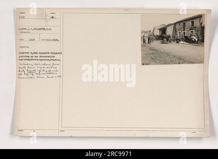 Wir entladen tägliche Rationen aus dem Maultierzug. Das Bild zeigt Mitglieder des 167. Infanterie-Bataillons (ehemals 4. Regiment Alabama National Guard) 2., am 11. März 1918 in Ancerviller, Frankreich. Das Foto ist als SC-7745 gekennzeichnet, aufgenommen von Lieutenant I.P. Gillette. Stockfoto