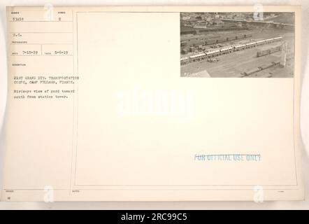 Luftaufnahme von einem Turm in Camp Pullman in Frankreich mit Blick auf den Hof in Richtung Süden. Das Foto wurde am 15. Juli 1919 von einem unbekannten Fotografen aufgenommen und vom 21. Grand Division Transportation Corps herausgegeben. Sie ist mit „NUR ZUR AMTLICHEN VERWENDUNG“ gekennzeichnet. Stockfoto