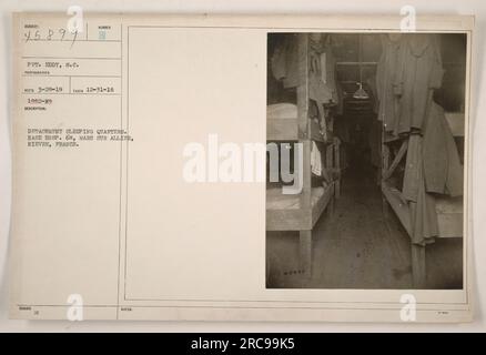 Ein Foto der Schlafquartiere der Basis Krankenhaus. 68 in Mars Sur Allier, Nievre, Frankreich während des Ersten Weltkriegs. Das Bild wurde am 31. Dezember 1918 von Pvt. Eddy, S.C., einem Fotografen der Armee, aufgenommen. Dieses Foto trägt die Nummer B und wird als Einzelschlafzimmer im Basiskrankenhaus beschrieben. Stockfoto