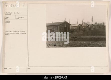 Offiziersquartier im Grange Neuve Einschiffungslager in Gironde, Frankreich während des Ersten Weltkriegs. Das Foto wurde von Sergeant F.T. Morris, S.C. hat die Referenznummern 52969, 4-849 RECO und 3528-19. Es wurde als Offiziersquartier beschrieben und erhielt die DMC-Nummer 1-14-19. Weitere Informationen finden Sie unter www.52963 NOLANTE. Stockfoto