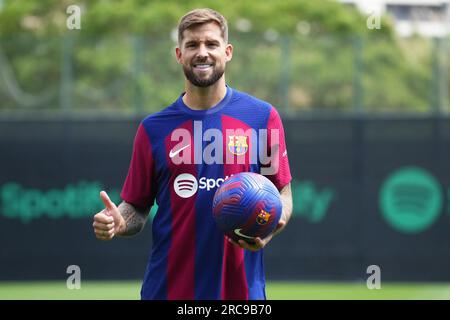 Barcelona, Spanien. 13. Juli 2023. Inigo Martinez während seiner Präsentation als neuer FC Barcelona Spieler im Ciutat Esportiva Joan Gamper Trainingszentrum am 13. Juli 2023 in Barcelona, Spanien. (Foto: Bagu Blanco/PRESSINPHOTO) Kredit: PRESSINPHOTO SPORTS AGENCY/Alamy Live News Stockfoto