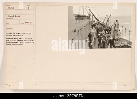 Verlassen Sie die Schiffsbohrmaschine an Bord der U.S.S. George Washington. Auf diesem Foto wird eine Szene während einer Trainingsübung auf See aufgenommen. Die Besatzung des Schiffes wird dabei beobachtet, wie sie sich auf einen potenziellen Notfall vorbereitet, ihre Bereitschaft demonstriert und die Sicherheit aller an Bord sicherstellt. Auf dieser besonderen Reise, die U.S.S. George Washington hatte eine Präsidentschaftspartei auf dem Weg zur Friedenskonferenz. Das Foto wurde von einem Symbol Taker in den Jahren 1918-19 als Teil einer Sammlung aufgenommen, die die Aktivitäten des amerikanischen Militärs während des Ersten Weltkriegs dokumentiert. Stockfoto