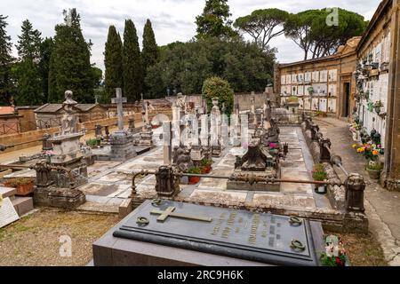 Florenz, Italien - 6. April 2022: Cimitero delle Porte Sante, der Friedhof der Heiligen Türen, ist ein monumentaler Friedhof in Florenz innerhalb des Fortif Stockfoto