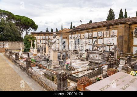 Florenz, Italien - 6. April 2022: Cimitero delle Porte Sante, der Friedhof der Heiligen Türen, ist ein monumentaler Friedhof in Florenz innerhalb des Fortif Stockfoto