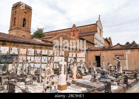 Florenz, Italien - 6. April 2022: Cimitero delle Porte Sante, der Friedhof der Heiligen Türen, ist ein monumentaler Friedhof in Florenz innerhalb des Fortif Stockfoto