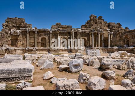 Staatsagora in Ruinen der roemischen Stadt Side, Antalya, Türkei |Staatliche Agora in den Ruinen der römischen Stadt Side, Antalya, Türkei| Stockfoto