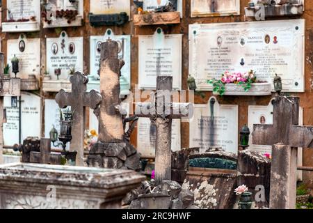 Florenz, Italien - 6. April 2022: Cimitero delle Porte Sante, der Friedhof der Heiligen Türen, ist ein monumentaler Friedhof in Florenz innerhalb des Fortif Stockfoto