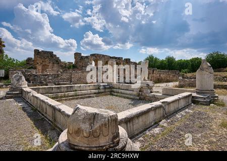 Hadriansbaeder in der antiken Stadt Aphrodisias, Denizli, Tuerkei oder Hadrianbad in der antiken Stadt Aphrodisias, Denizli, Türkei Stockfoto