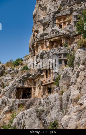 Lykische Felsengraeber in einer Felswand von Myra Antike City, Demre, Tuerkei |Lykische Felsengräber in einer Felswand von Myra Antike City, Demre, Turk Stockfoto