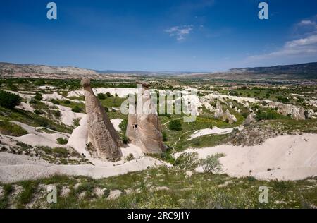 Formation der drei Schoenheiten, Üc Güzeller, Kappadokien, Anatolien, Tuerkei |Erosionsformation der drei Schönheiten, Üc Güzeller, Kappadokien, an Stockfoto