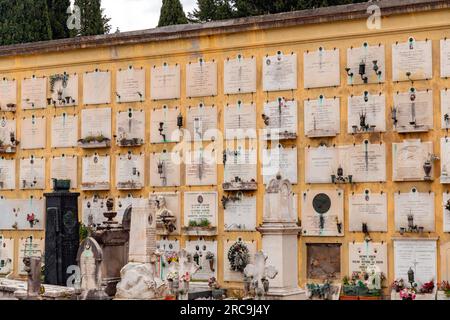 Florenz, Italien - 6. April 2022: Cimitero delle Porte Sante, der Friedhof der Heiligen Türen, ist ein monumentaler Friedhof in Florenz innerhalb des Fortif Stockfoto