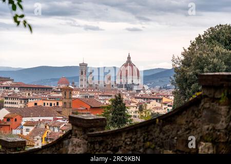 Florenz, Italien - 6. April 2022: Die Kuppel der Kathedrale Santa Maria del Fiore, Florenz, Toskana, Italien. Stockfoto