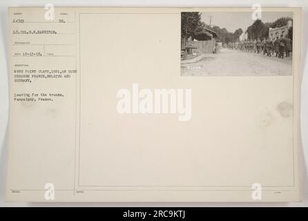 West Point 1921-Klasse auf einer Tour durch Frankreich, Belgien und Deutschland. Sie werden hier in Sampaigny, Frankreich, gesehen, wie sie zu den Lastwagen fahren. Dieses Foto wurde von Lieutenant Colonel G.R. gemacht Harrison und am 13. Dezember 1919 empfangen. Das Bild ist mit dem Symbol EU gekennzeichnet und die Referenznummer lautet 64723. Stockfoto