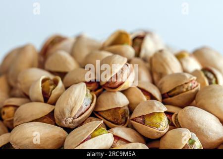 Geröstete und gesalzene Pistazien als Snack Stockfoto