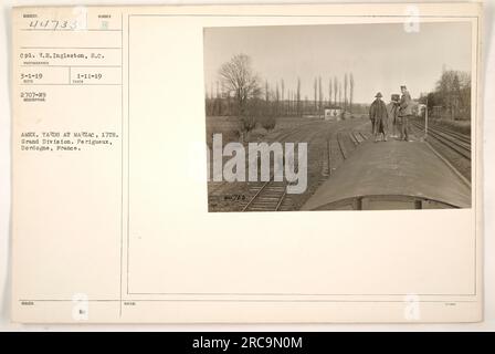 Soldat CPL. R.H. Ingleston trägt eine Uniform des S.C. -Teams und ist auf diesem Foto vom 1. März 1919 abgebildet. Das Bild wurde auf den American Expeditionary Yards in Marzac, Frankreich, aufgenommen, die Teil der 17. Grand Division waren. Der Standort befindet sich in Perigueux, Dordogne, Frankreich. Bei Fotonotizen ist die Referenznummer 44700 angegeben. Stockfoto