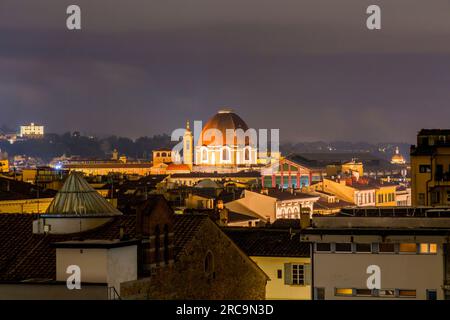 Florenz, Italien - 7. April 2022: Basilika di San Lorenzo, Basilika St. Lawrence ist eine der größten Kirchen von Florenz, Italien, im Zentrum gelegen Stockfoto