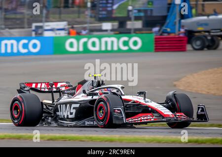 Silverstone, Großbritianer. 10. Juli 2023. SILVERSTONE CIRCUIT, GROSSBRITANNIEN - JULI 08: Nico Hulkenberg, Haas F1 VF-23 während des Großen Preises von Großbritannien F1 auf dem Silverstone Circuit am 09. Juli 2023 in Northampton, England. (Foto: Michael Potts/BSR Agency) Kredit: BSR Agency/Alamy Live News Stockfoto