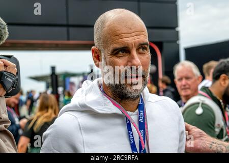 Silverstone, Großbritianer. 10. Juli 2023. SILVERSTONE CIRCUIT, VEREINIGTES KÖNIGREICH - JULI 09: PEP Guardiola vor dem Großen Preis von Großbritannien am Silverstone Circuit am Sonntag, den 09. Juli 2023 in Silverstone, Vereinigtes Königreich. (Foto: Michael Potts/BSR Agency) Kredit: BSR Agency/Alamy Live News Stockfoto