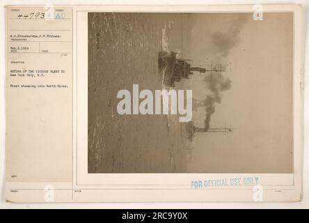 Das Bild zeigt die Victory-Flotte, die im Februar 1919 nach New York City, NY, zurückkehrt. Man sieht die Flotte, wie sie in den North River dampft. Das Foto wurde von N.H. gemacht Freudenheim von der New York Tribune. Sie ist mit „nur zur offiziellen Verwendung“ gekennzeichnet. Stockfoto