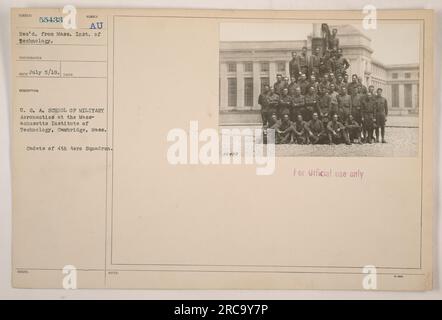 Kadetten der 4. Aero-Staffel in den USA School of Military Aeronautics, am Massachusetts Institute of Technology in Cambridge, Massachusetts. Foto aufgenommen am 5. Juli 1918. Dieses Bild hat die Nummer 55433 und wurde vom Massachusetts Institute of Technology empfangen. Sie ist nur für den offiziellen Gebrauch gekennzeichnet. Stockfoto