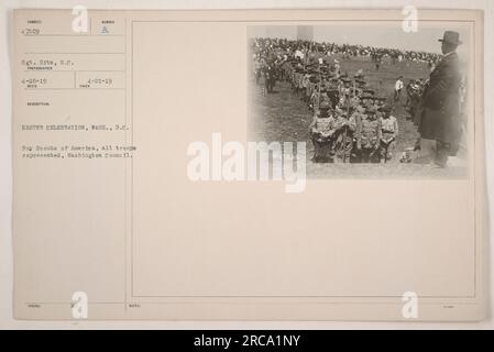 Eine Gruppe von Pfadfindern aus Amerika aus verschiedenen Truppen, die sich zu einer Osterfeier in Washington, D.C. versammeln Foto aufgenommen am 28. April 1919 von Sergeant Hitz, S.C. Dieses Bild ist Teil einer Serie, die während des Ersten Weltkriegs aufgenommen wurde und unter der Subjektnummer 47509 katalogisiert ist. Stockfoto