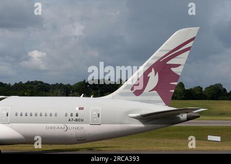Qatar Airways Boeing 787-8 Dreamliner am Flughafen Birmingham, Großbritannien (A7-BCU) Stockfoto