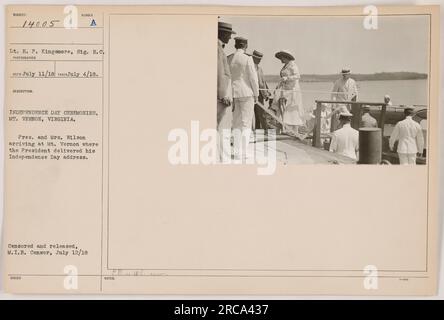 Der Präsident und Mrs. Wilson kommen am Mt. Vernon, Virginia, Zeremonien zum Unabhängigkeitstag am 4. Juli 1918. Präsident Wilson hielt während der Veranstaltung seine Rede zum Unabhängigkeitstag. Dieses Foto wurde von LT. H. P. Kingsmore vom Signal Reserve Corps aufgenommen. Es wird zensiert und vom M.I.B. freigelassen Zensor am 12. Juli 1918. Stockfoto