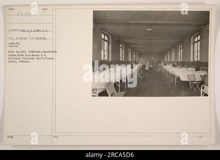 Dieses Foto, aufgenommen von Sergeant J.G. Jones am 2. Februar 1919 stellt Krankenschwester M. M. vor Moson in Station Nr. 302 der USA Militärkrankenhaus Nr. 57 in Paris, Frankreich. Die auf die Behandlung operativer Frakturen spezialisierte Station. Das Bild ist Teil der Sammlung „Fotografien amerikanischer Militäraktivitäten während des Ersten Weltkriegs“. Stockfoto